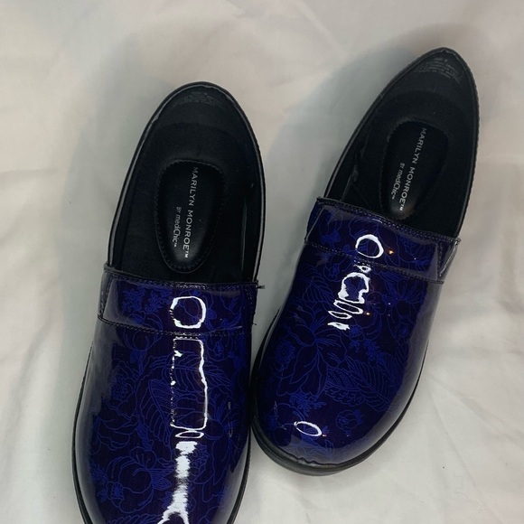 2 for $48 MediChic Marilyn Monroe Blue & Black Mules slip resistant - Picture 1 of 6